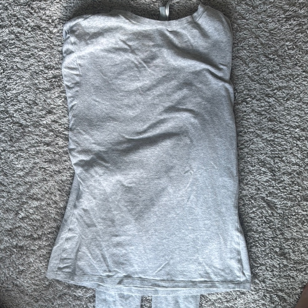 COPY - SKIMS Light Gray Tee - Picture 4 of 4